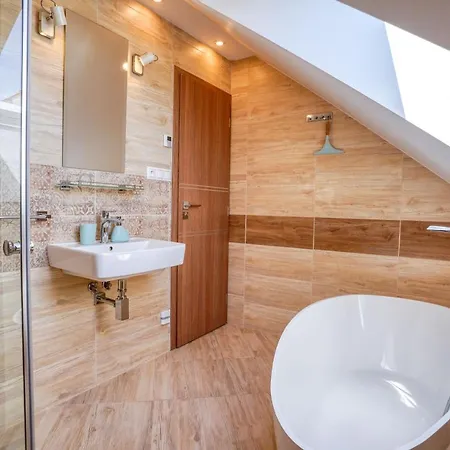 Apartment Cakyho Kuria - Pre 5 Osob S Krbom A Saunami *