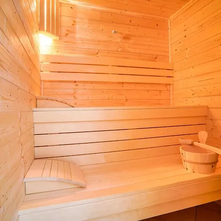 Cakyho Kuria - Pre 5 Osob S Krbom A Saunami Apartmán *