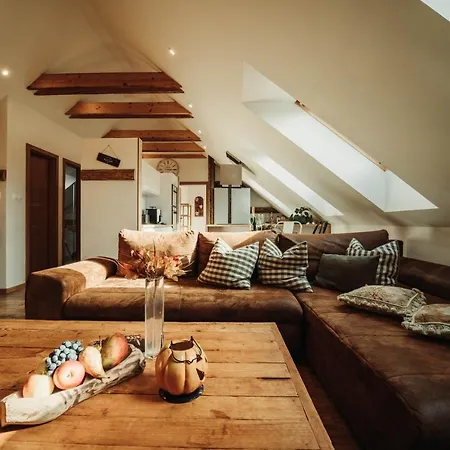 Cakyho Kuria - Pre 5 Osob S Krbom A Saunami Apartmán *