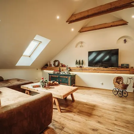 Cakyho Kuria - Pre 5 Osob S Krbom A Saunami *