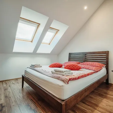 Cakyho Kuria - Pre 5 Osob S Krbom A Saunami * Smižany