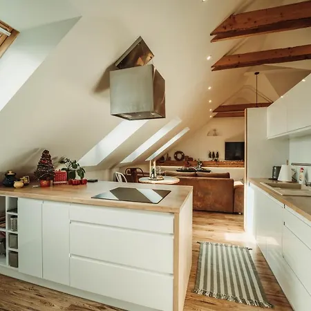 Apartmán Cakyho Kuria - Pre 5 Osob S Krbom A Saunami *