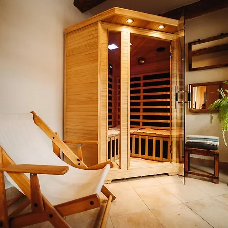 Apartmán Cakyho Kuria - Pre 5 Osob S Krbom A Saunami