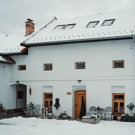 Apartmán Cakyho Kuria - Pre 5 Osob S Krbom A Saunami